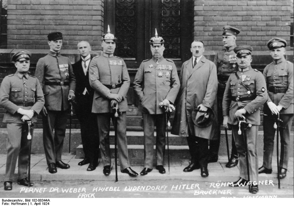 Die Angeklagten im Hitler-Ludendorff-Prozess (1. April 1924)